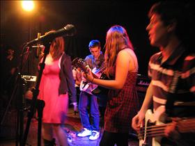 להקה של תלמידי תיכון בהופעה. צילום: רון דרעי, flickr