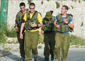 חיילים במסע בחברון צילום jdlasica, flickr