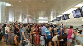 תור למסירת מזוודות בנמל התעופה בן גוריון 01.08.2013 צילום: יוסי זמיר, פלאש 90