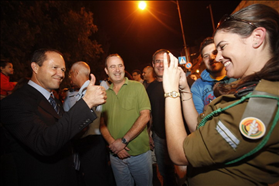 ראש עיריית ירושלים, ניר ברקת בפסטיבל ברחוב עמק רפאים. 09.11.10 .צילום: מרים אלסטר, פלאש 90