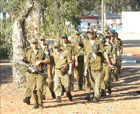 חיילים בקורס בבסיס ההדרכה הצבאי לתקשוב. צילום: אתר צה''ל, ויקיפדיה
