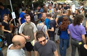 מסיבת מש(ג)יח לא בא, שערכה התנועה הירושלמית ליד בית הקפה קרוסלה ברחביה. צילום: התנועה הירושלמית