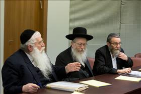 צוות המשא ומתן הקואליציוני של יהדות התורה חברי הכנסת משה גפני יעקב ליצמן ומאיר פרוש בפגישה עם צוות המשא ומתן של הליכוד בכנסת 26.03.2015. צילום: יונתן סינדל פלאש 90 צוות המשא ומתן הקואליציוני של יהדות התורה חברי הכנסת משה גפני יעקב ליצמן ומאיר פרוש בפגישה עם צוות המשא ומתן של הליכוד בכנסת 26.03.2015. צילום: יונתן סינדל פלאש 90