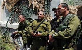 האלוף גדי אייזנקוט עם תת אלוף אייל זמיר ליד מצפה הילה. צילום: Israel Defense Forces, wikimedia