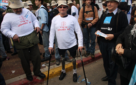 מסע האלונקות של הפורום לשוויון בנטל. צילום: הפורום לשוויון בנטל מסע האלונקות של הפורום לשוויון בנטל. צילום: הפורום לשוויון בנטל