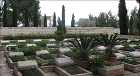בית הקברות הצבאי בהר הרצל בירושלים. צילום: Deror avi, wikipedia בית הקברות הצבאי בהר הרצל בירושלים. צילום: Deror avi, wikipedia