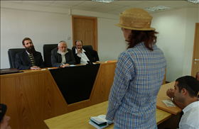 מועמדת לגיור בפני בית דין רבני לגיור בירושלים. 21.07.03. צילום: פלאש 90 מועמדת לגיור בפני בית דין רבני לגיור בירושלים. 21.07.03. צילום: פלאש 90