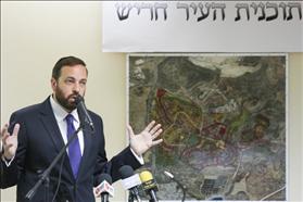 שר הבינוי והשיכון אריאל אטיאס משס מציג את תוכניות העיר החרדית החדשה חריש ליד חדרה 27082012 צילום אורן נחשון פלאש 90.jpg שר הבינוי והשיכון אריאל אטיאס משס מציג את תוכניות העיר החרדית החדשה חריש ליד חדרה 27082012 צילום אורן נחשון פלאש 90.jpg