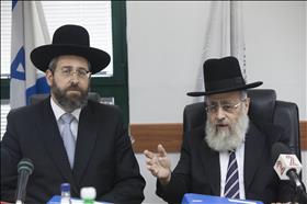 הרבנים הראשיים, הרב דוד לאו והרב יצחק יוסף. צילום: יונתן סינדל, פלאש 90 הרבנים הראשיים, הרב דוד לאו והרב יצחק יוסף. צילום: יונתן סינדל, פלאש 90