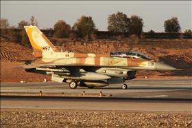 מטוס F16I על מסלול ההמראה. צילום: Yosi Yaari, from Fresh Military & Security Forum, wikipedia מטוס F16I על מסלול ההמראה. צילום: Yosi Yaari, from Fresh Military & Security Forum, wikipedia