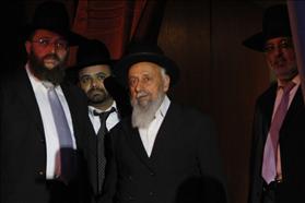 חבר מועצת החכמים של ש''ס, הרב שמעון בעדני (במרכז), בכנס בירושלים. 28062010. צילום: מרים אלסטר, פלאש 90 חבר מועצת החכמים של ש''ס, הרב שמעון בעדני (במרכז), בכנס בירושלים. 28062010. צילום: מרים אלסטר, פלאש 90