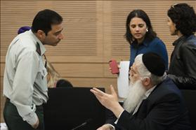 משמאל ראש תומכ''א תא''ל גדי אגמון, ח''כ איילת שקד וח''כ מאיר פרוש בישיבת ועדת שקד 18.02.2014 צילום: פלאש 90 משמאל ראש תומכ''א תא''ל גדי אגמון, ח''כ איילת שקד וח''כ מאיר פרוש בישיבת ועדת שקד 18.02.2014 צילום: פלאש 90