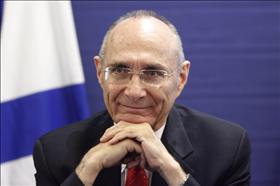 שר התשתיות, עוזי לנדאו, במסיבת עיתונאים. 09102011. צילום: מרים אלסטר, פלאש 90 שר התשתיות, עוזי לנדאו, במסיבת עיתונאים. 09102011. צילום: מרים אלסטר, פלאש 90
