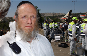 יו''ר זק''א, יהודה משי זהב בזירת פיגוע התאבדות. צילום: פלאש 90 יו''ר זק''א, יהודה משי זהב בזירת פיגוע התאבדות. צילום: פלאש 90