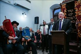 נשיא המדינה ראובן ריבלין בטקס הכנסת ספרי תורה בבית הרב קוק בירושלים. 26.08.2014 צילום: אורי לנץ פלאש 90 נשיא המדינה ראובן ריבלין בטקס הכנסת ספרי תורה בבית הרב קוק בירושלים. 26.08.2014 צילום: אורי לנץ פלאש 90