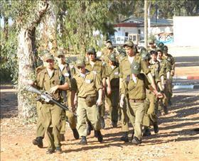חיילים בקורס בבסיס ההדרכה הצבאי לתקשוב. צילום: אתר צה''ל, ויקיפדיה חיילים בקורס בבסיס ההדרכה הצבאי לתקשוב. צילום: אתר צה''ל, ויקיפדיה