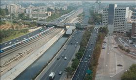 מסילת הרכבת בתל אביב. צילום: David King, wikipedia מסילת הרכבת בתל אביב. צילום: David King, wikipedia