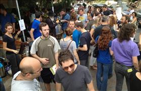 מסיבת מש(ג)יח לא בא, שערכה התנועה הירושלמית ליד בית הקפה קרוסלה ברחביה. צילום: התנועה הירושלמית