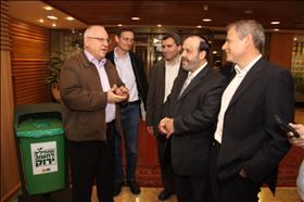 חברי כנסת ביום הניקיון הארצי. משמאל: יו''ר הכנסת ראובן ריבלין, ח''כ דוב חנין (חד''ש), יו''ר הקואליציה ח''כ זאב אלקין, יו''ר ועד הפנים של הכנסת דוד אזולאי (ש''ס) וח''כ ניצן הורוביץ (מרצ). צילוo: יח''צ חברי כנסת ביום הניקיון הארצי. משמאל: יו''ר הכנסת ראובן ריבלין, ח''כ דוב חנין (חד''ש), יו''ר הקואליציה ח''כ זאב אלקין, יו''ר ועד הפנים של הכנסת דוד אזולאי (ש''ס) וח''כ ניצן הורוביץ (מרצ). צילוo: יח''צ