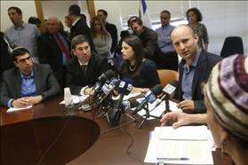 ישיבת סיעת הבית היהודי. מימין נפתלי בנט אילת שקד. 18/02/2013 צילום מרים אלסטר פלאש 90 ישיבת סיעת הבית היהודי. מימין נפתלי בנט אילת שקד. 18/02/2013 צילום מרים אלסטר פלאש 90
