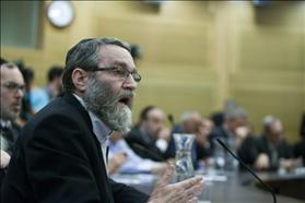 ח''כ משה גפני בישיבה בכנסת 10.03.2014 צילום: פלאש 90 ח''כ משה גפני בישיבה בכנסת 10.03.2014 צילום: פלאש 90
